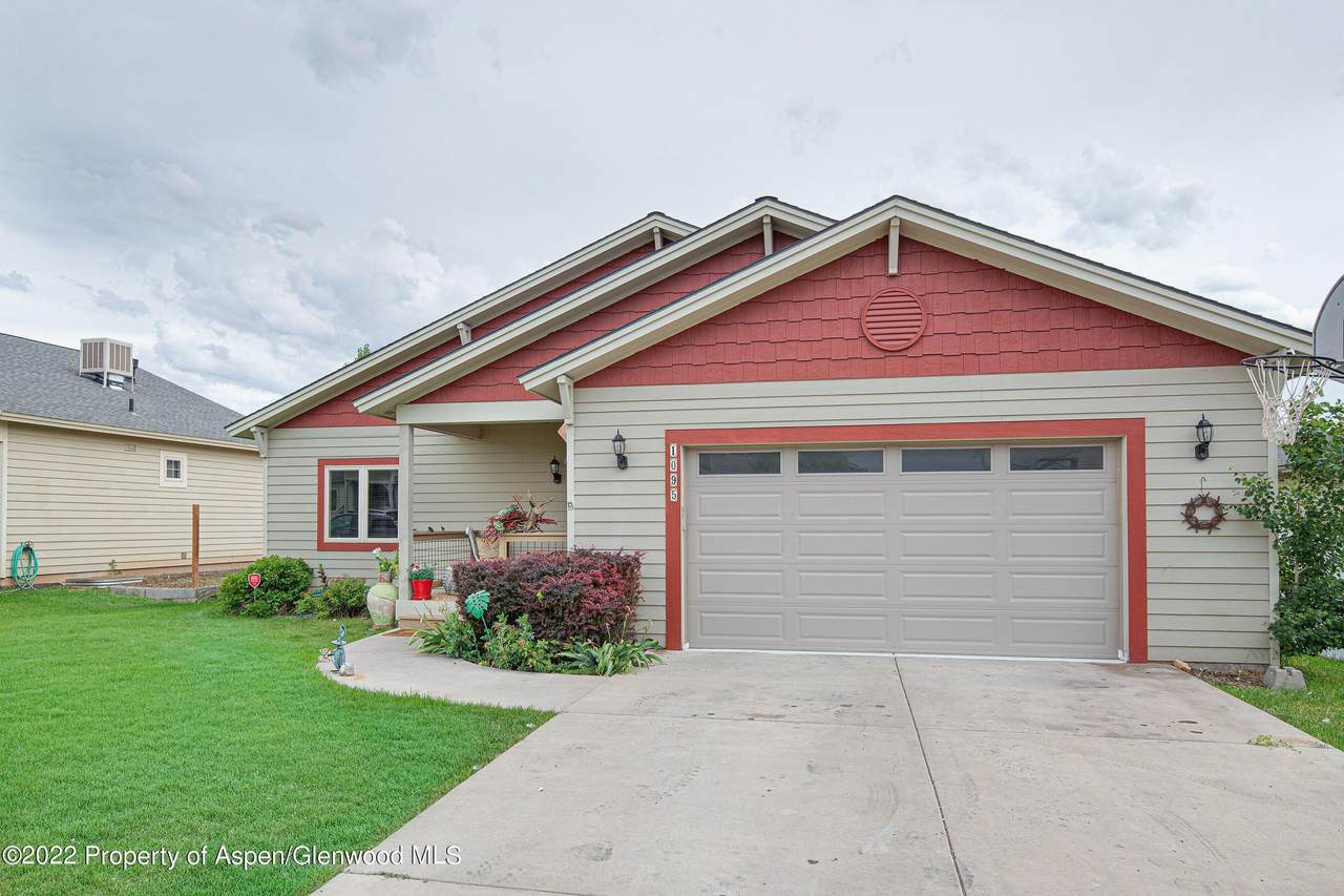 1095 19th Street - Photo 1