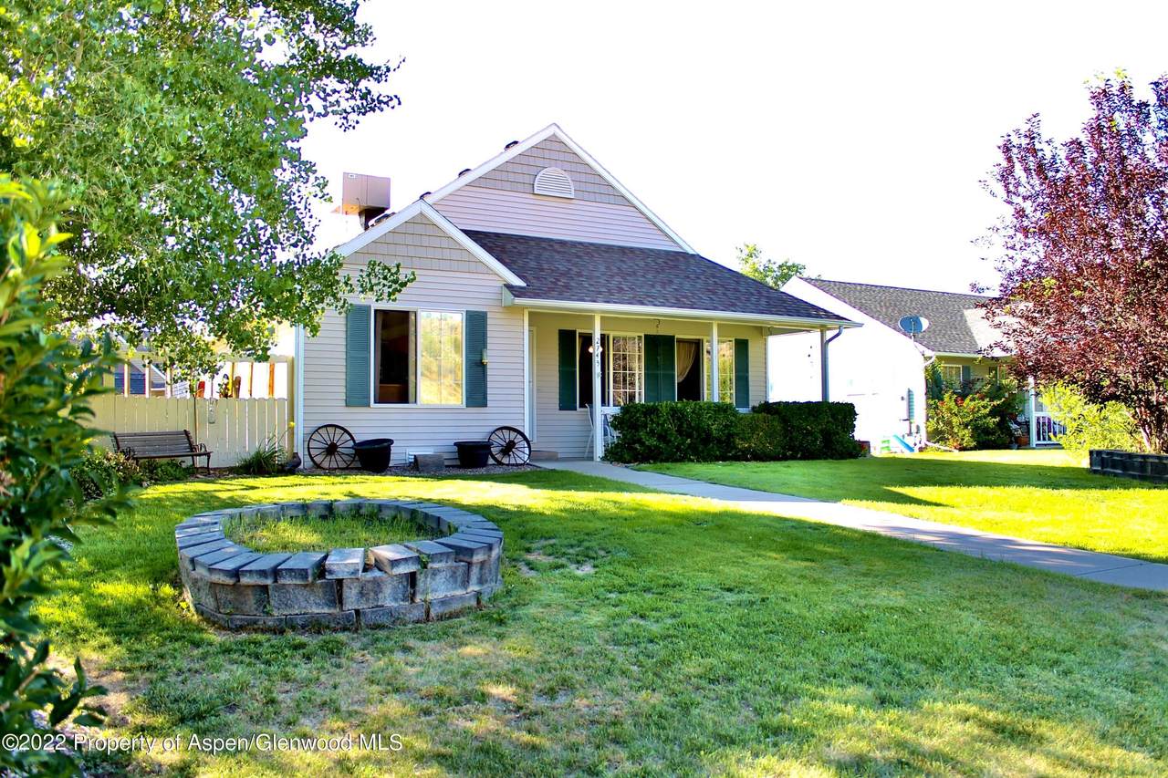 2745 Acacia Avenue - Photo 1
