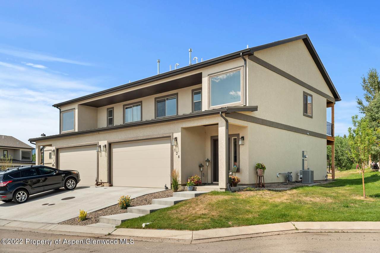 128 Willow Circle - Photo 1