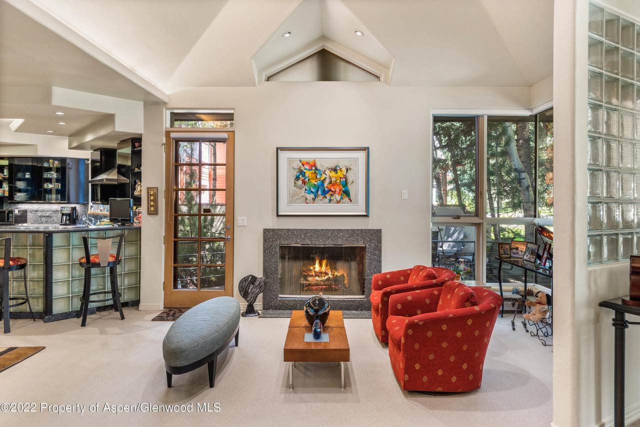 734 Smuggler Street - Photo 1