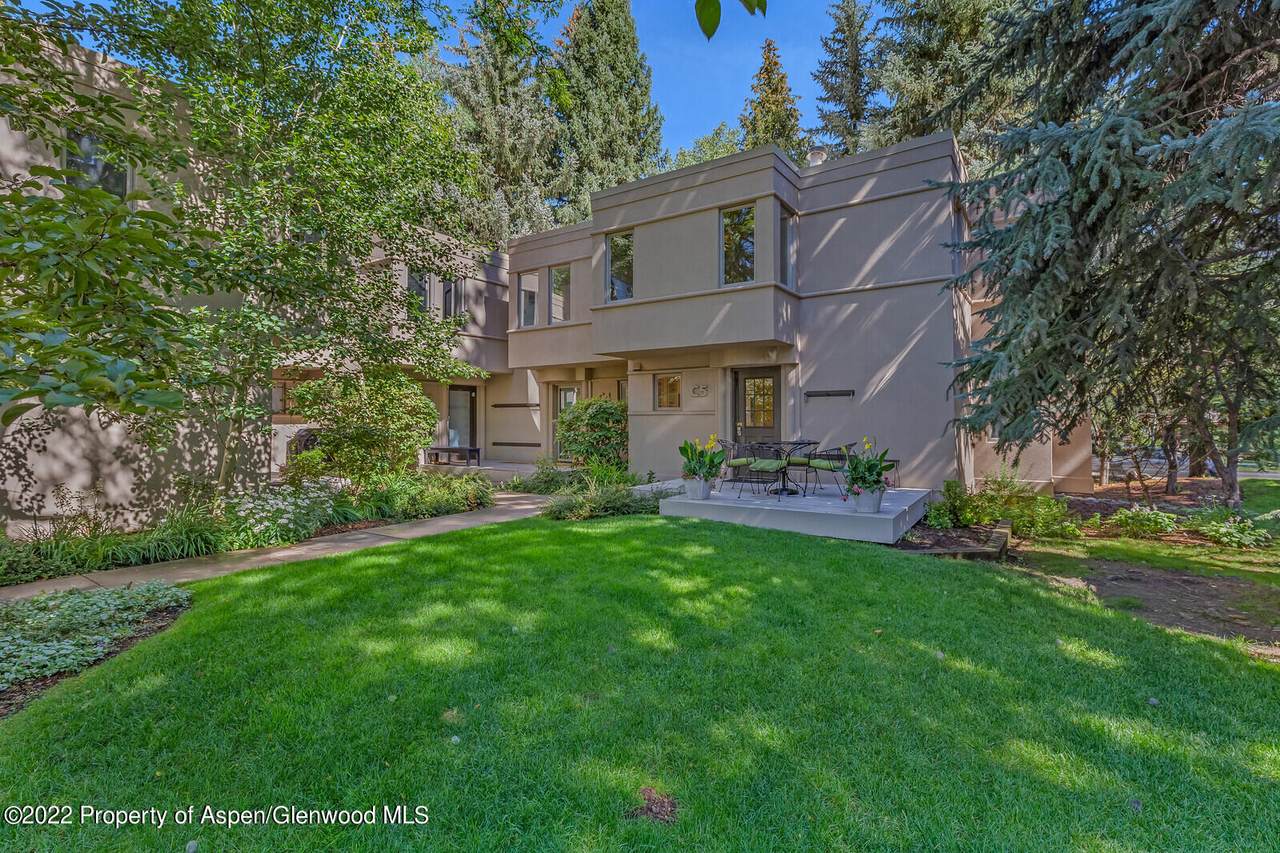 814 Bleeker Street - Photo 1