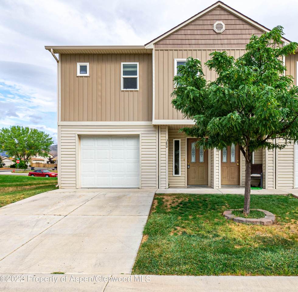 380 Yarrow Circle - Photo 1