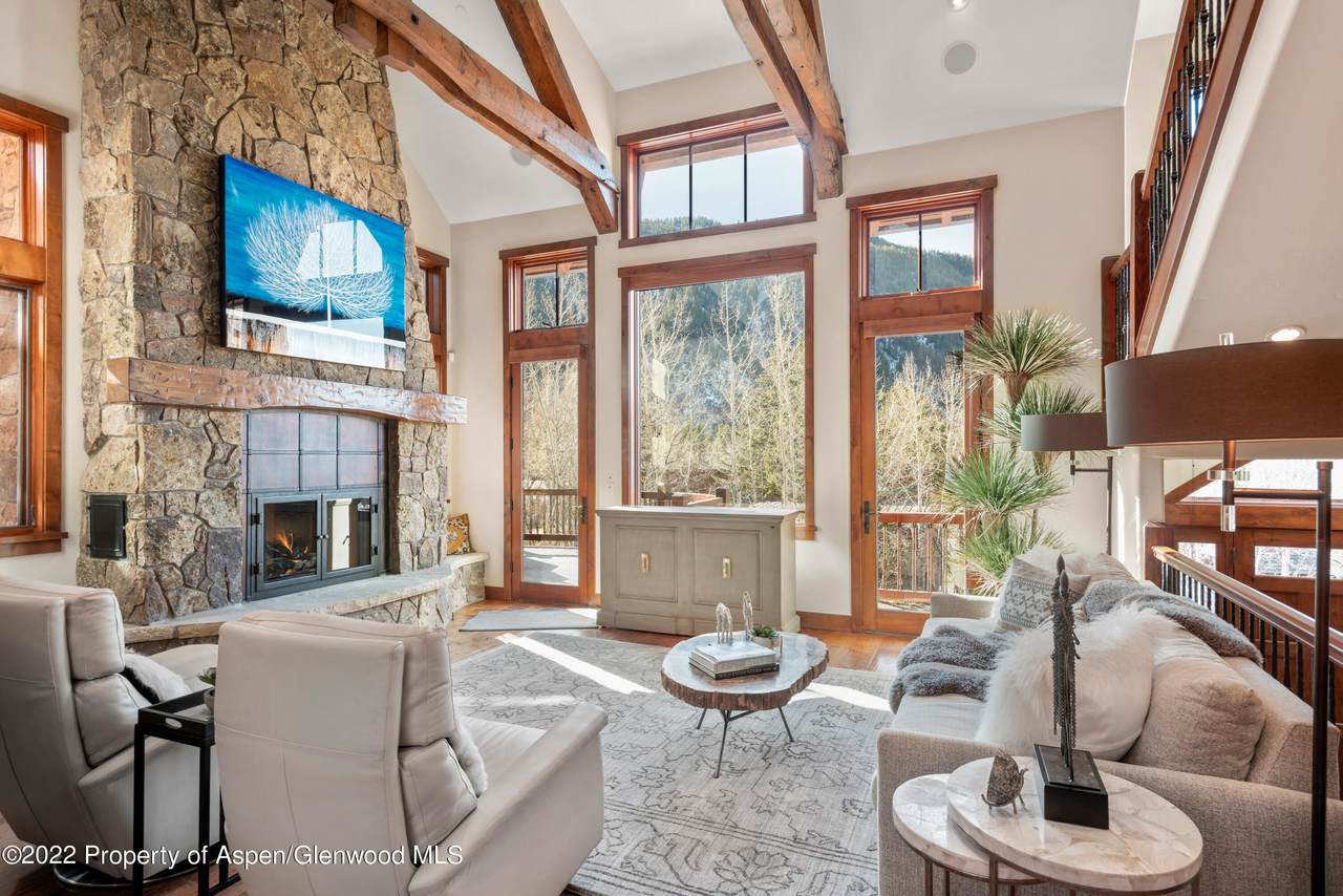105 Lupine Drive - Photo 1