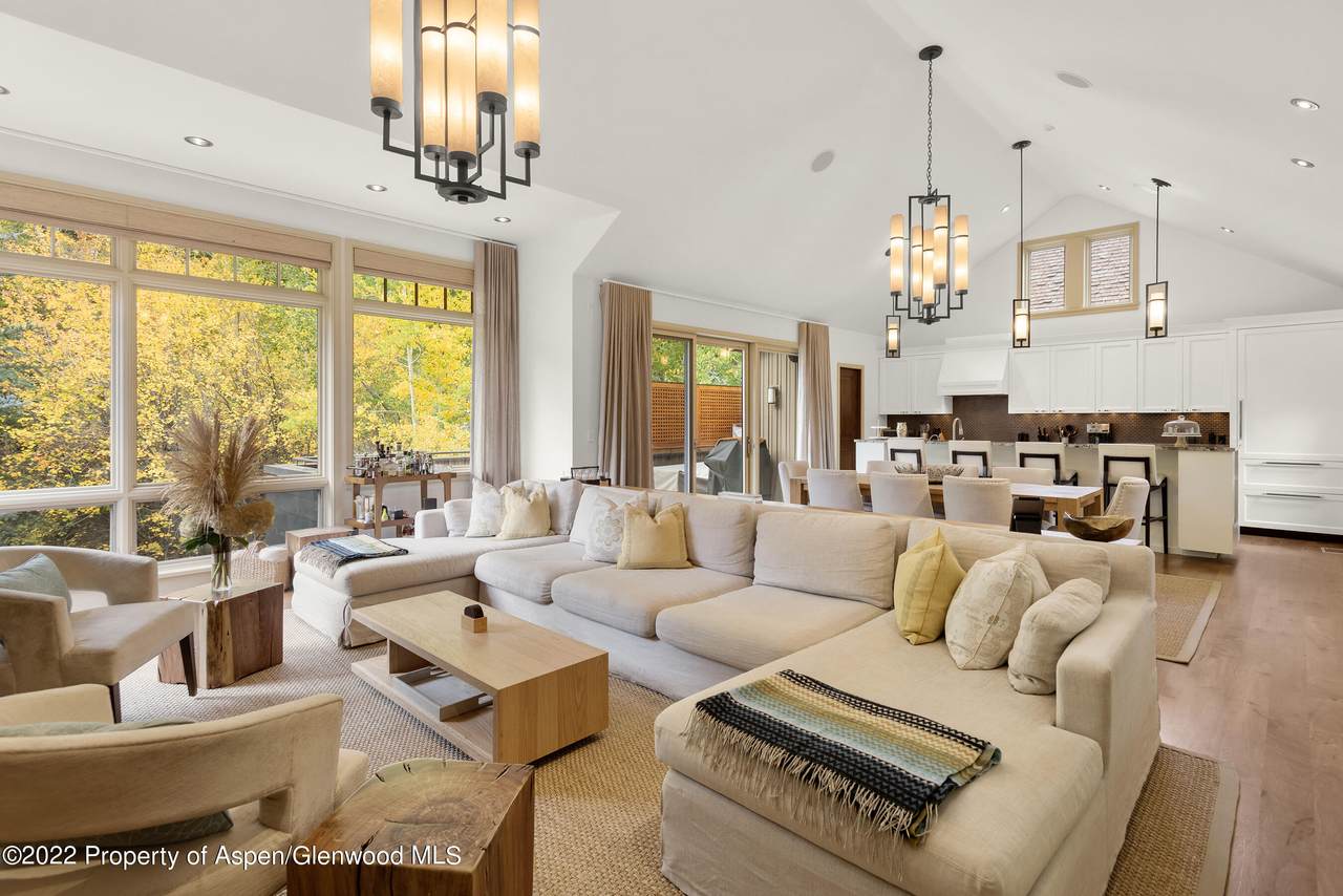 509 Hopkins Avenue - Photo 1
