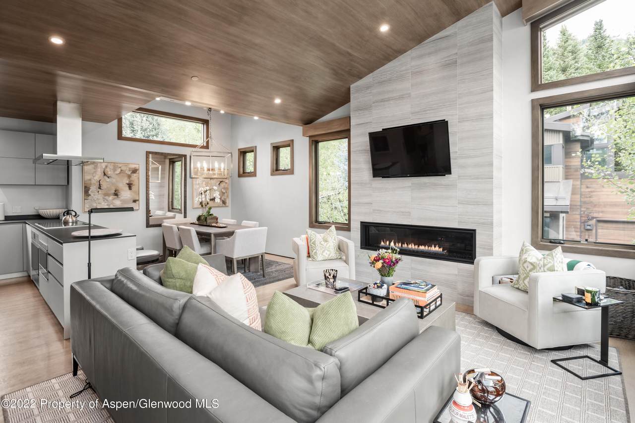 522 Spruce Street - Photo 1
