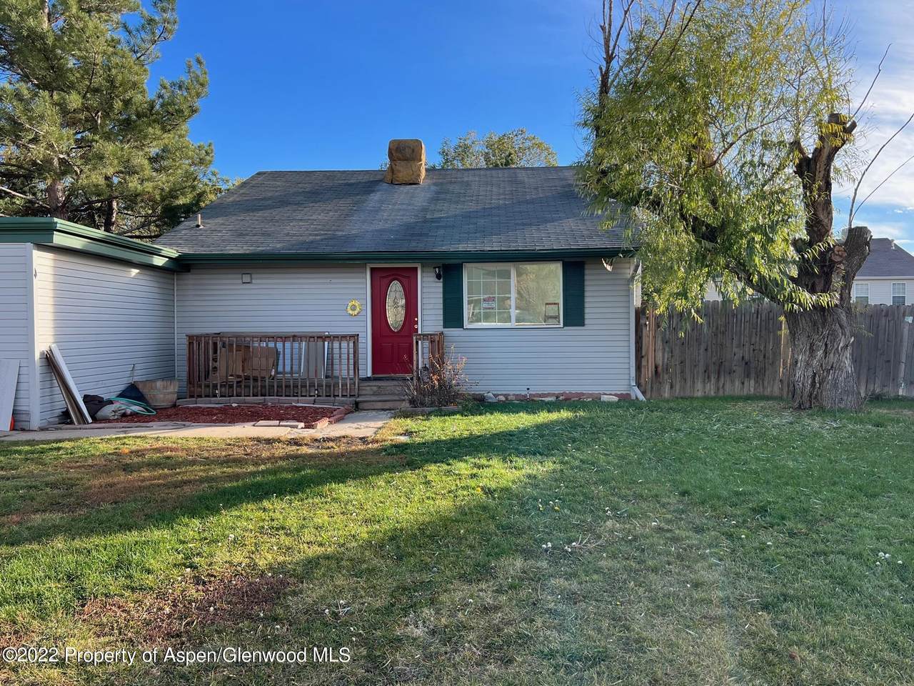 415 26th Street - Photo 1