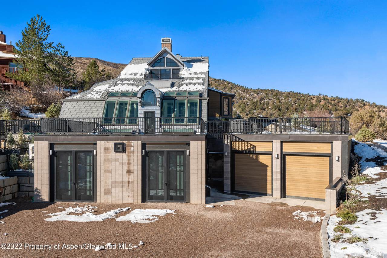 1325 Gateway Road - Photo 1