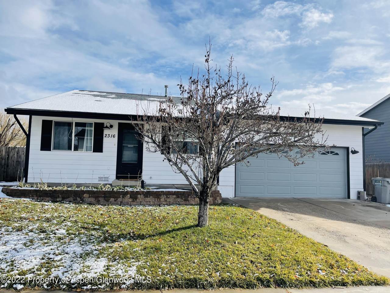 2316 Meadow Circle - Photo 1
