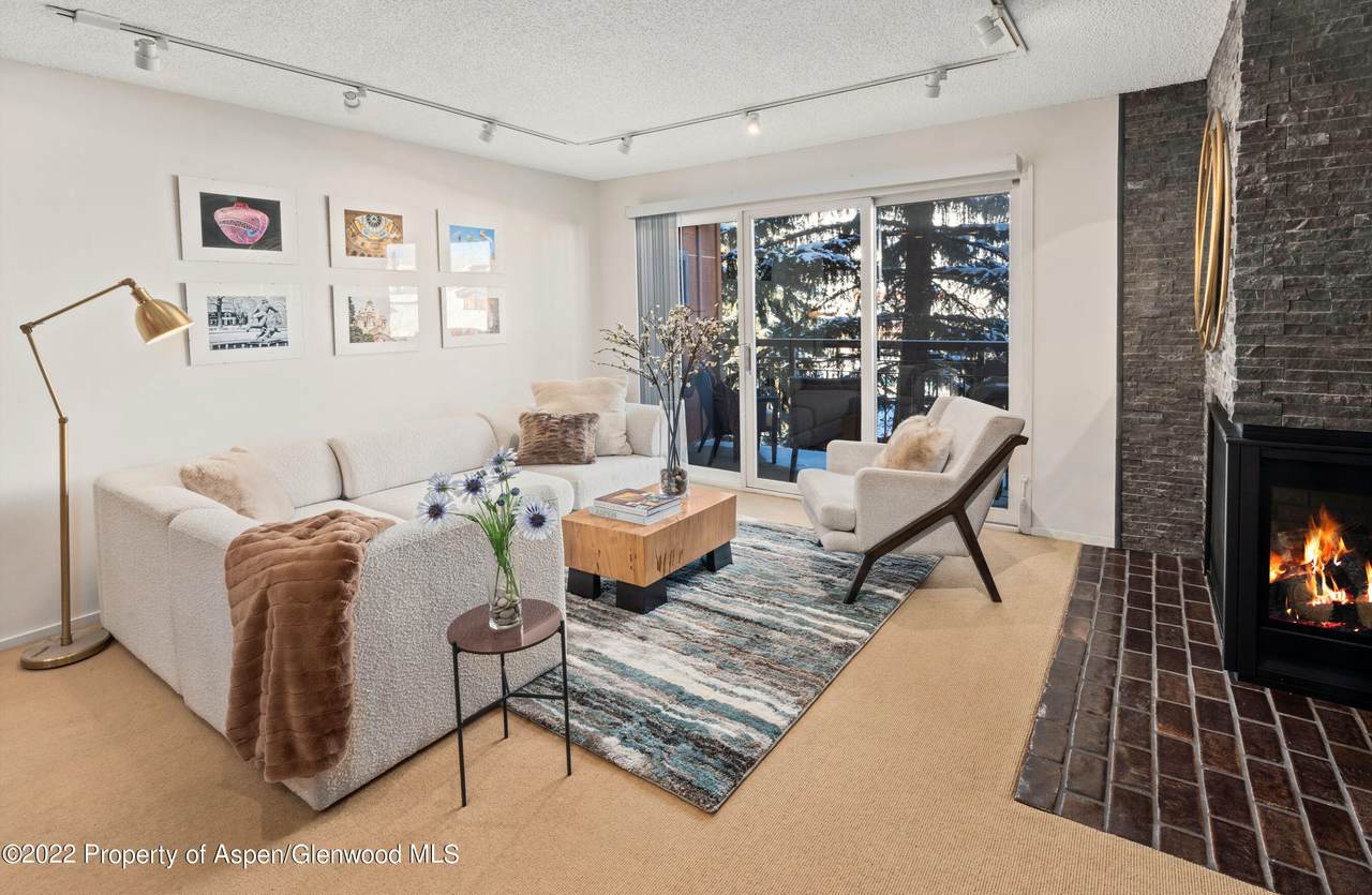 400 Wood Road - Photo 1