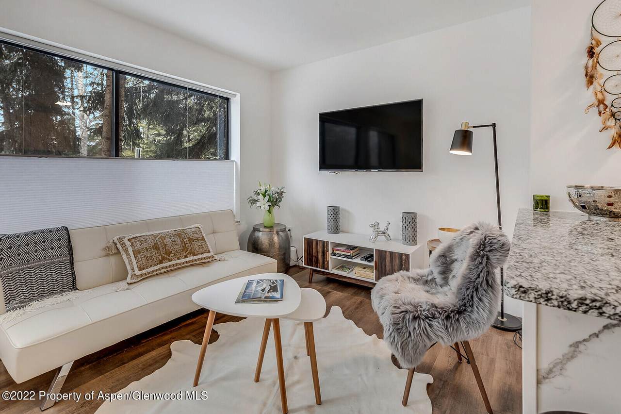 725 Main Street - Photo 1