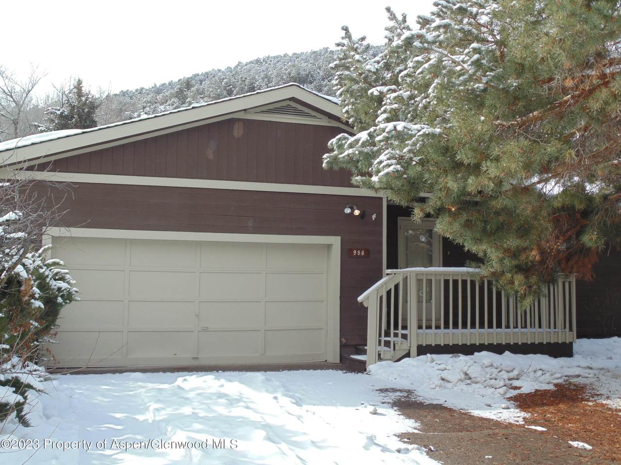 986 Glen Oak Lane - Photo 1