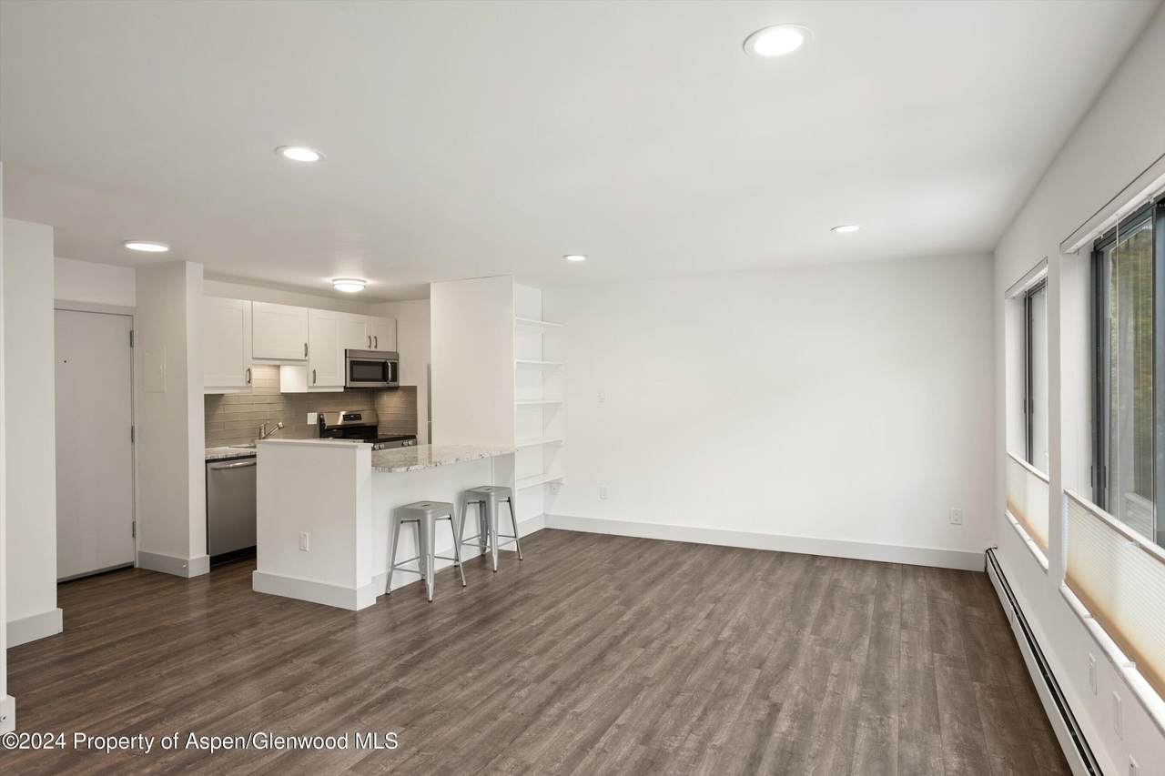 725 Main Street - Photo 1