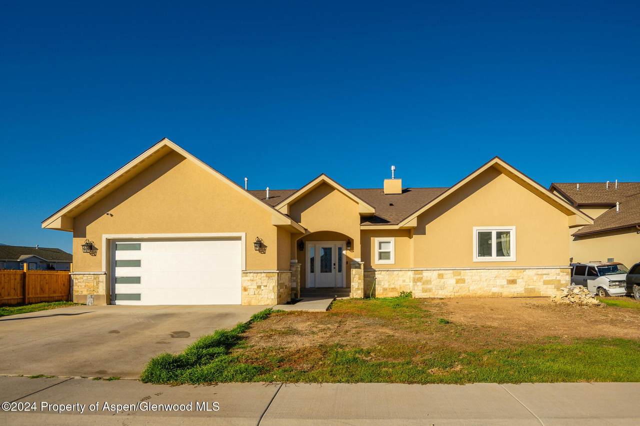 1607 Balsam Court - Photo 1