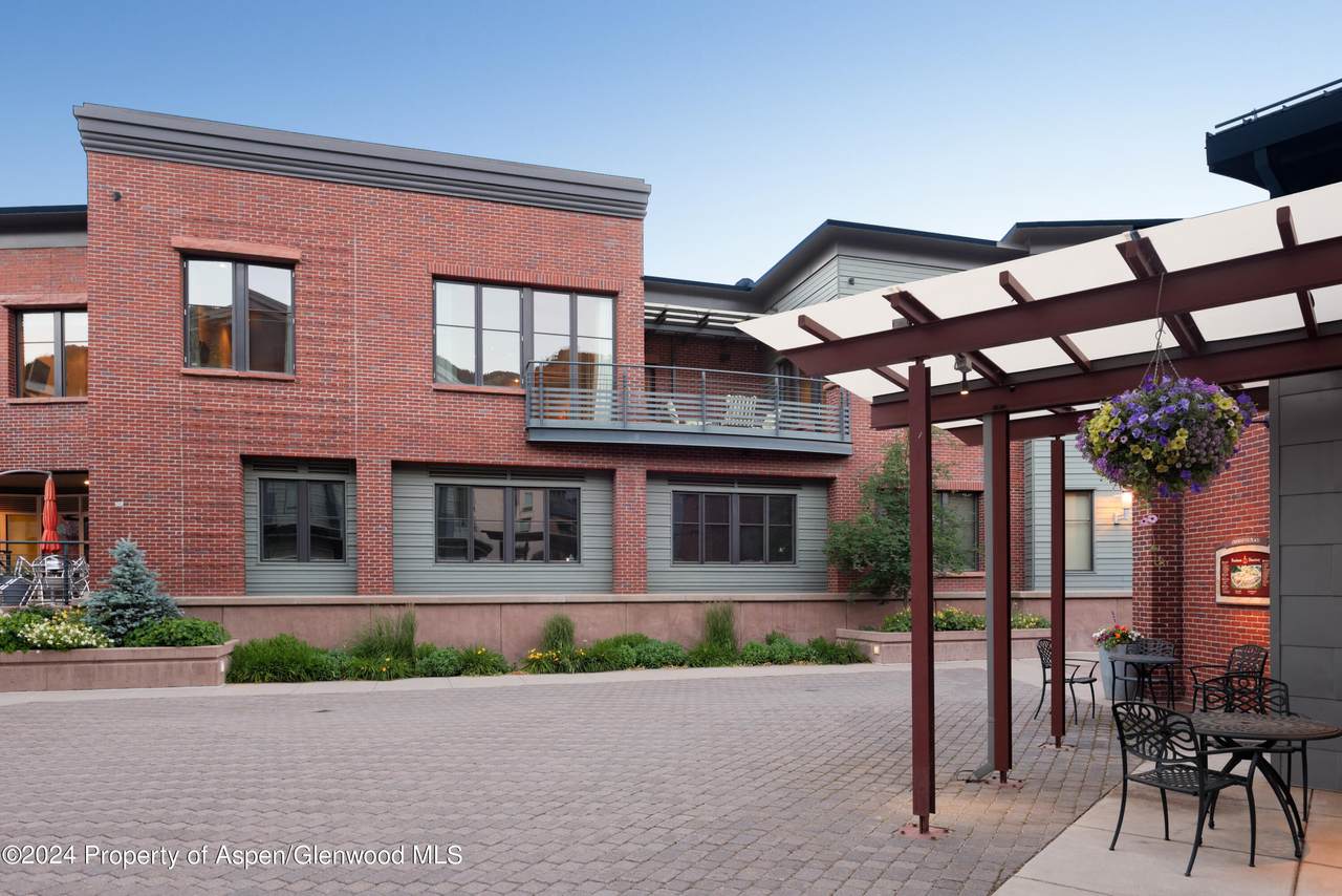 501 Rio Grande Place - Photo 1