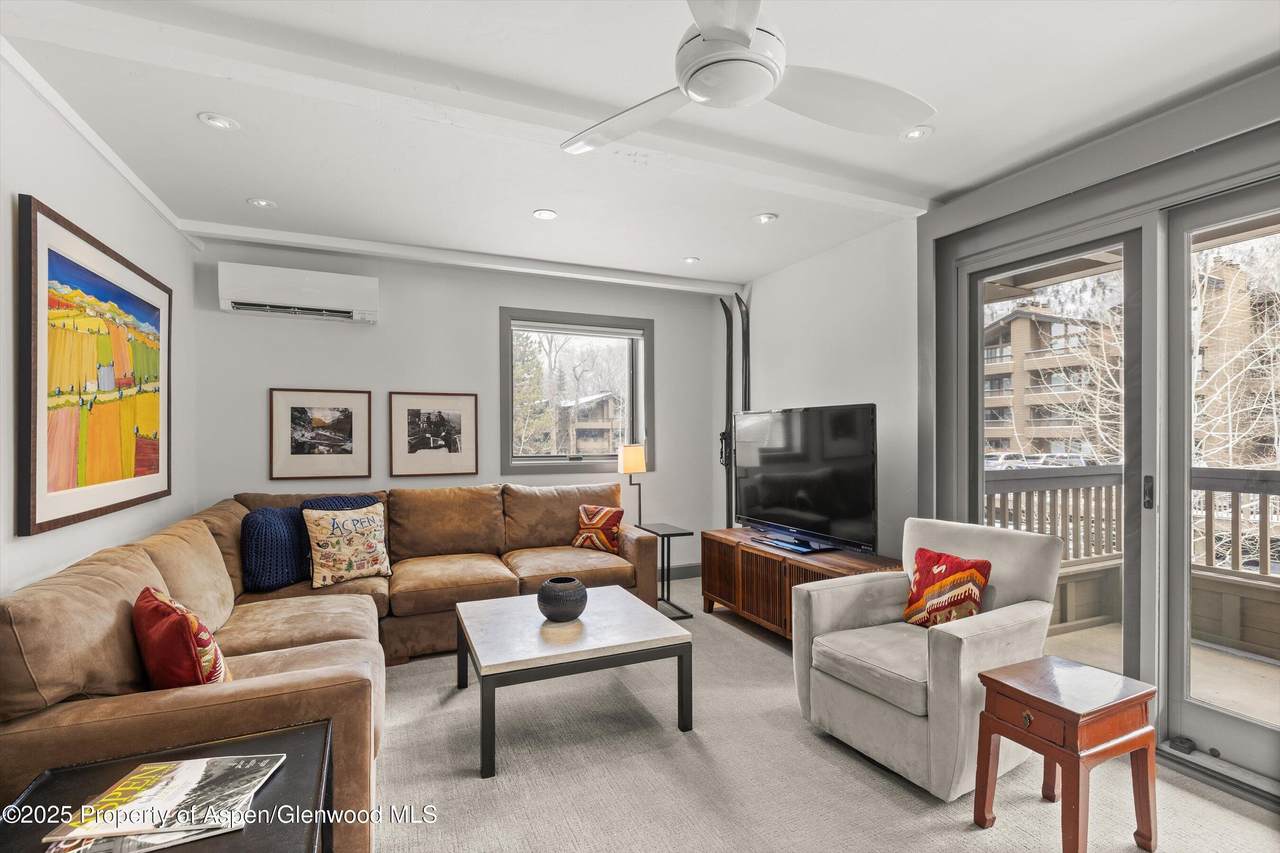 610 West End Street - Photo 1