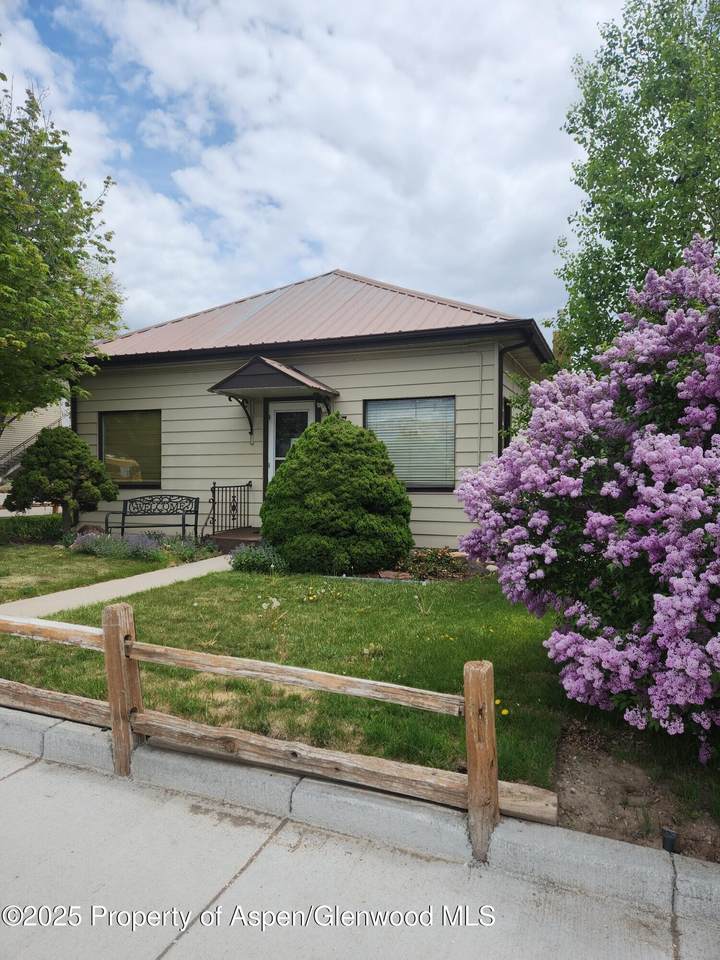 758 Railroad Avenue - Photo 1