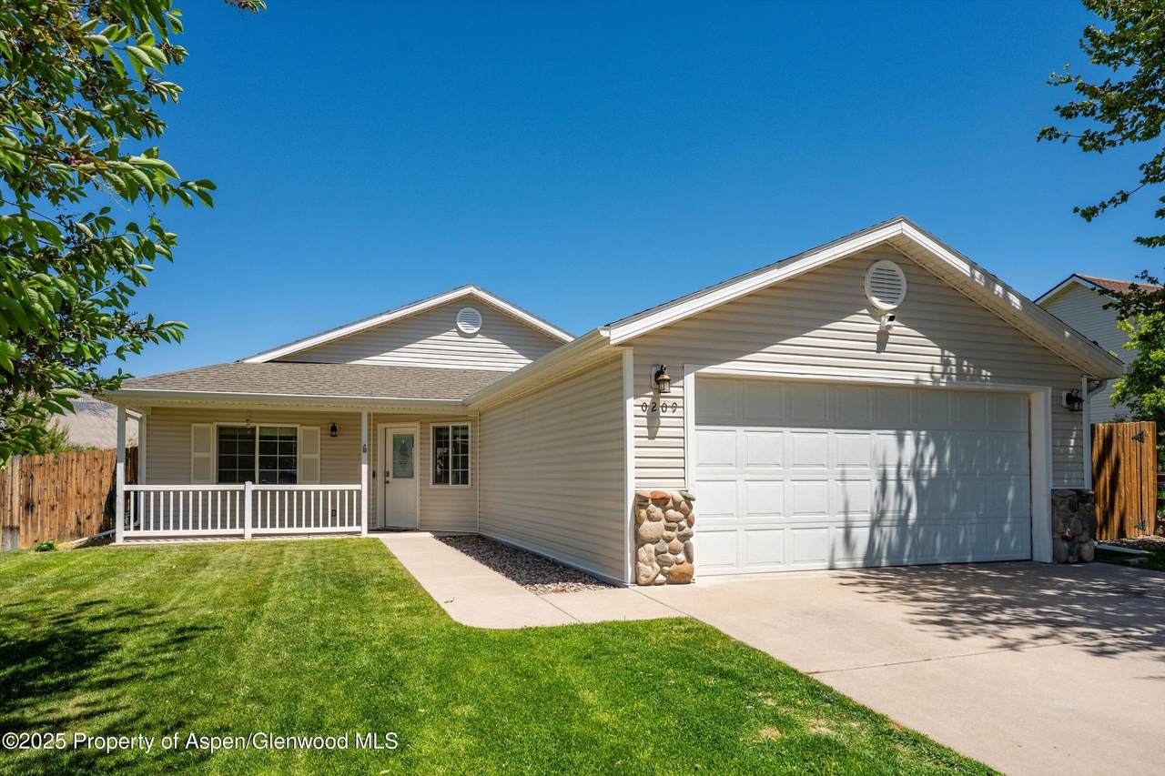209 Cliff View Circle - Photo 1