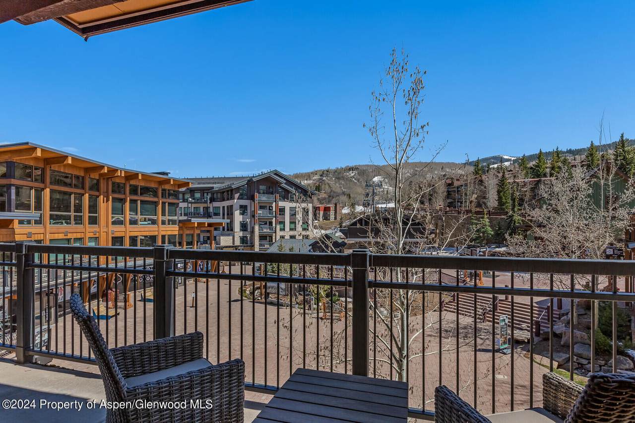 110 Carriage Way - Photo 1