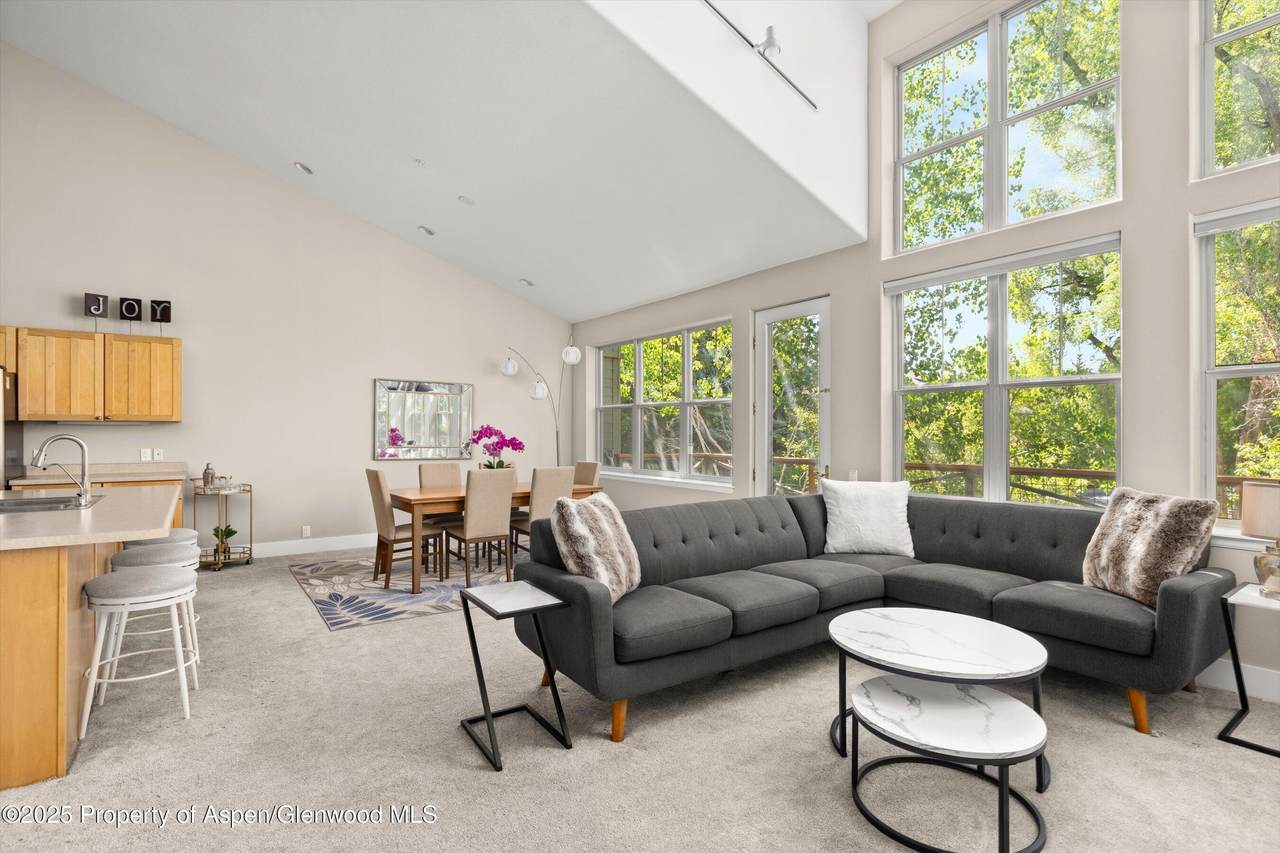 612 Evans Court - Photo 1