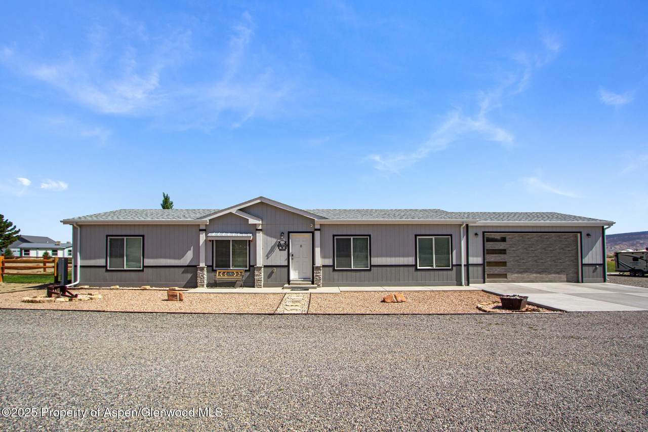 62069 Jade Road - Photo 1
