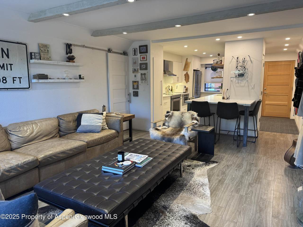 927 Vine Street - Photo 1