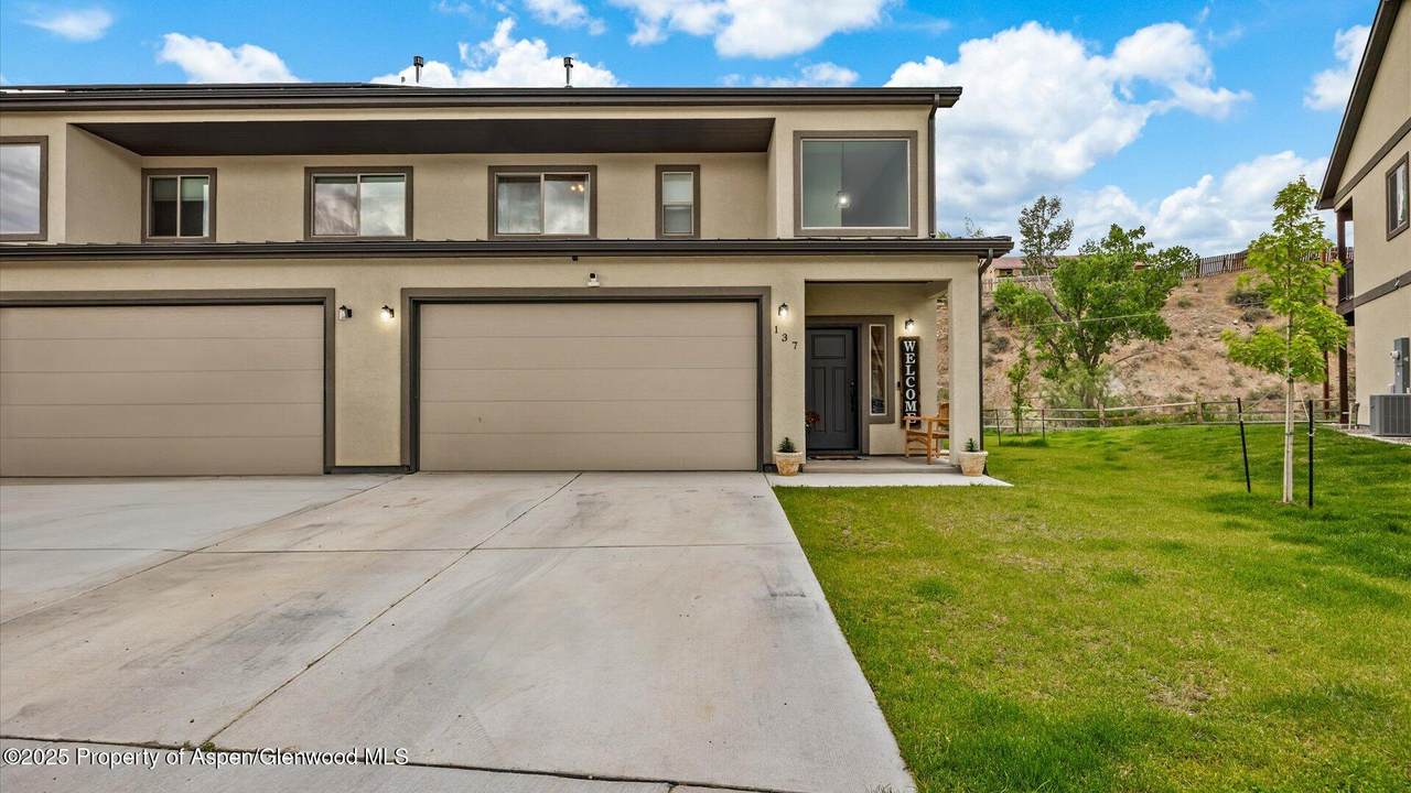 137 Willow Circle - Photo 1