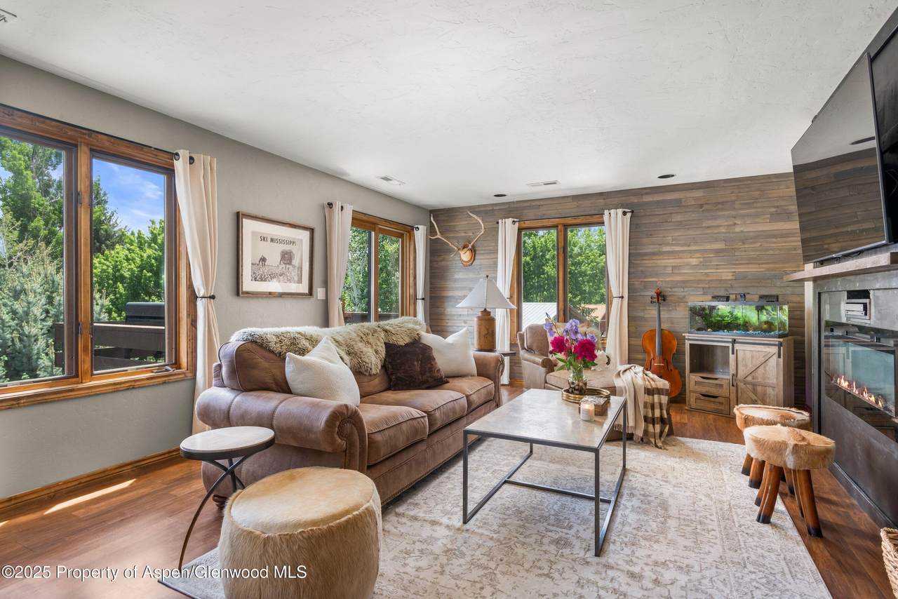 1472 Main Street - Photo 1