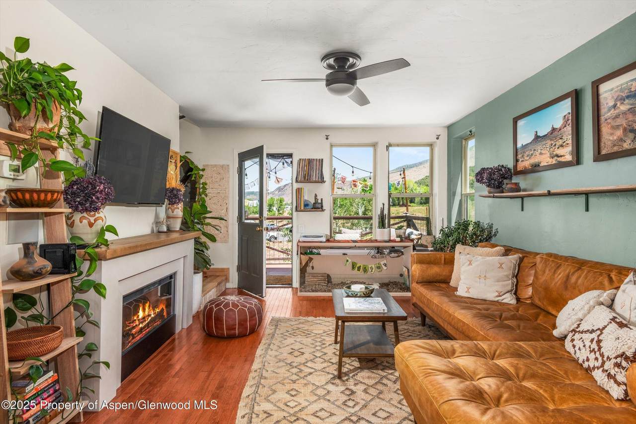 106 Lakeside Court - Photo 1