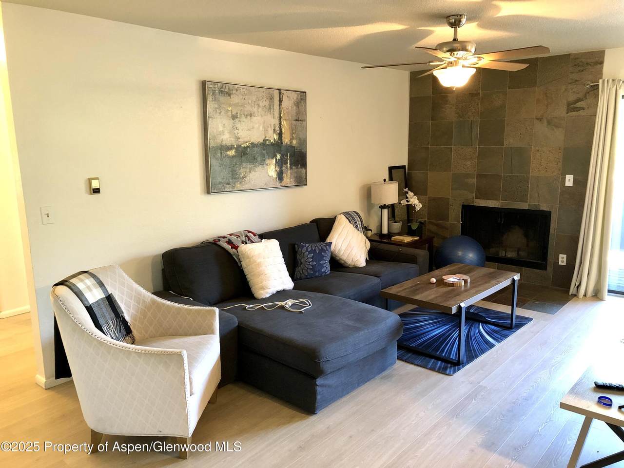 1527 Blake Avenue - Photo 1