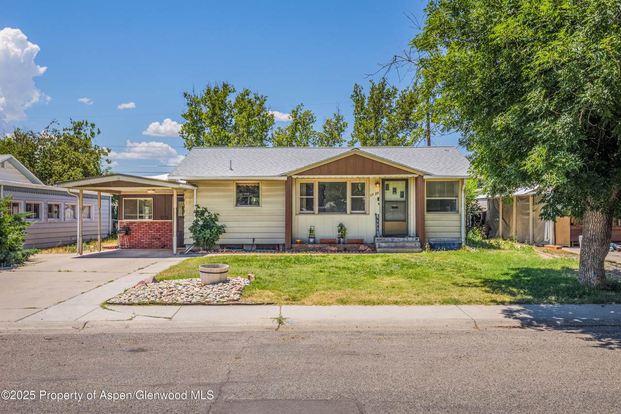 1725 18th Street - Photo 1