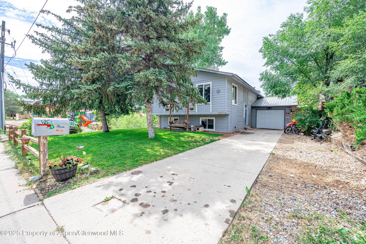 1617 7th Street - Photo 1