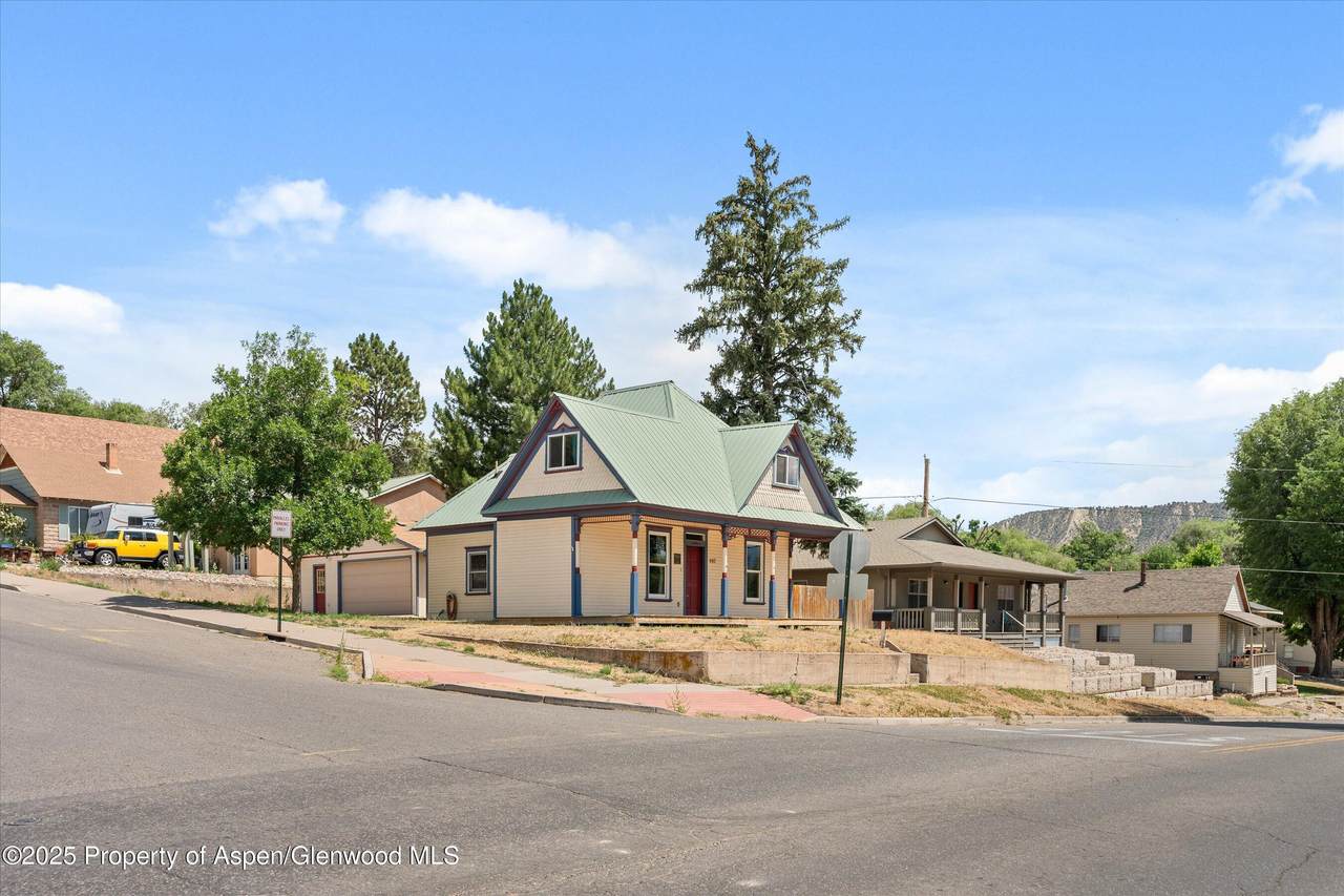 440 Whiteriver Avenue - Photo 1