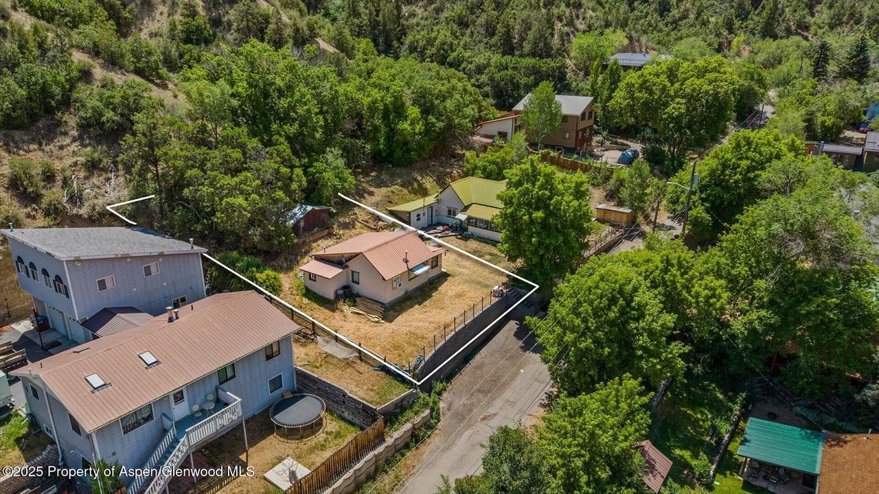 1010 Minter Avenue - Photo 1