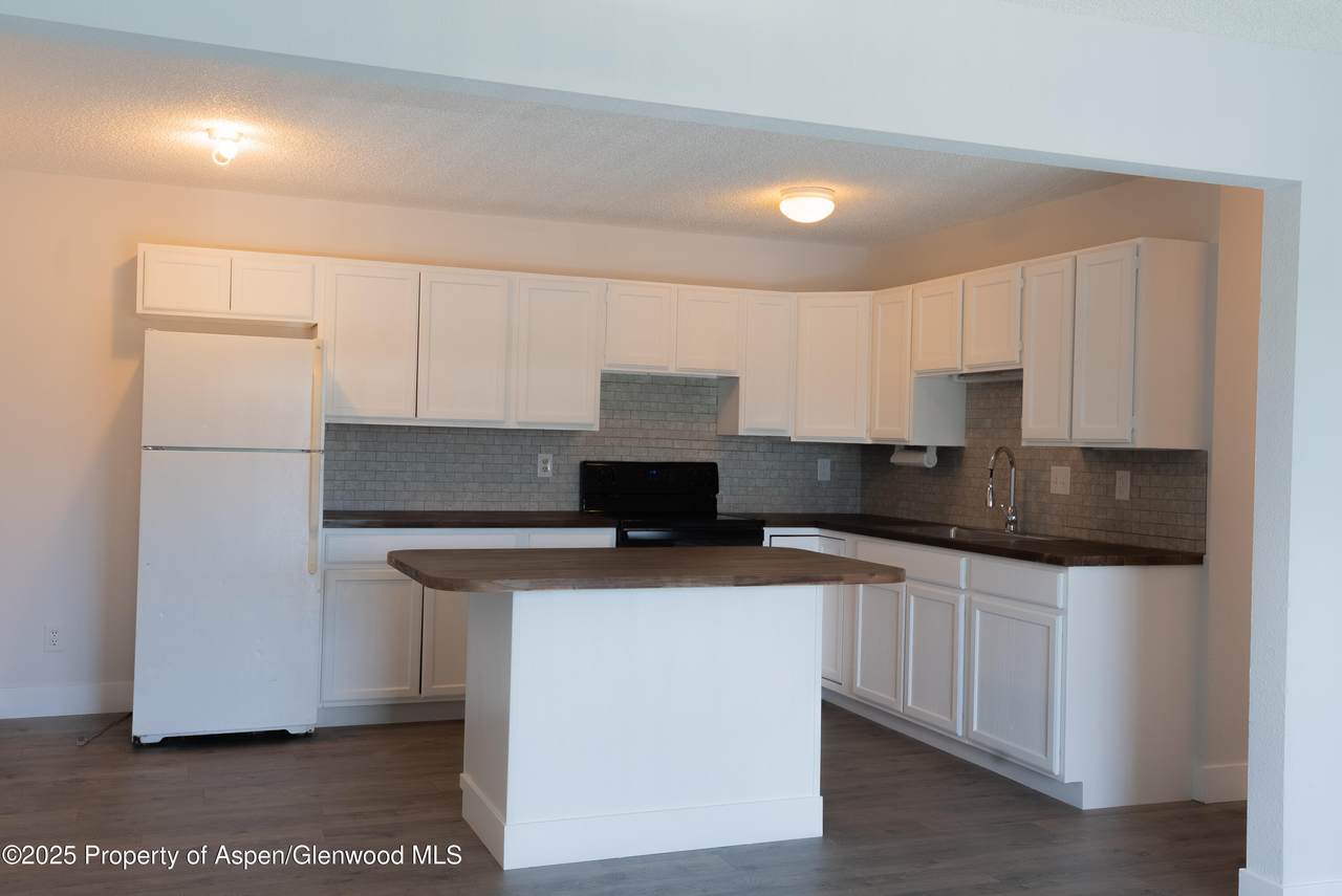 2655 Acacia Avenue - Photo 1