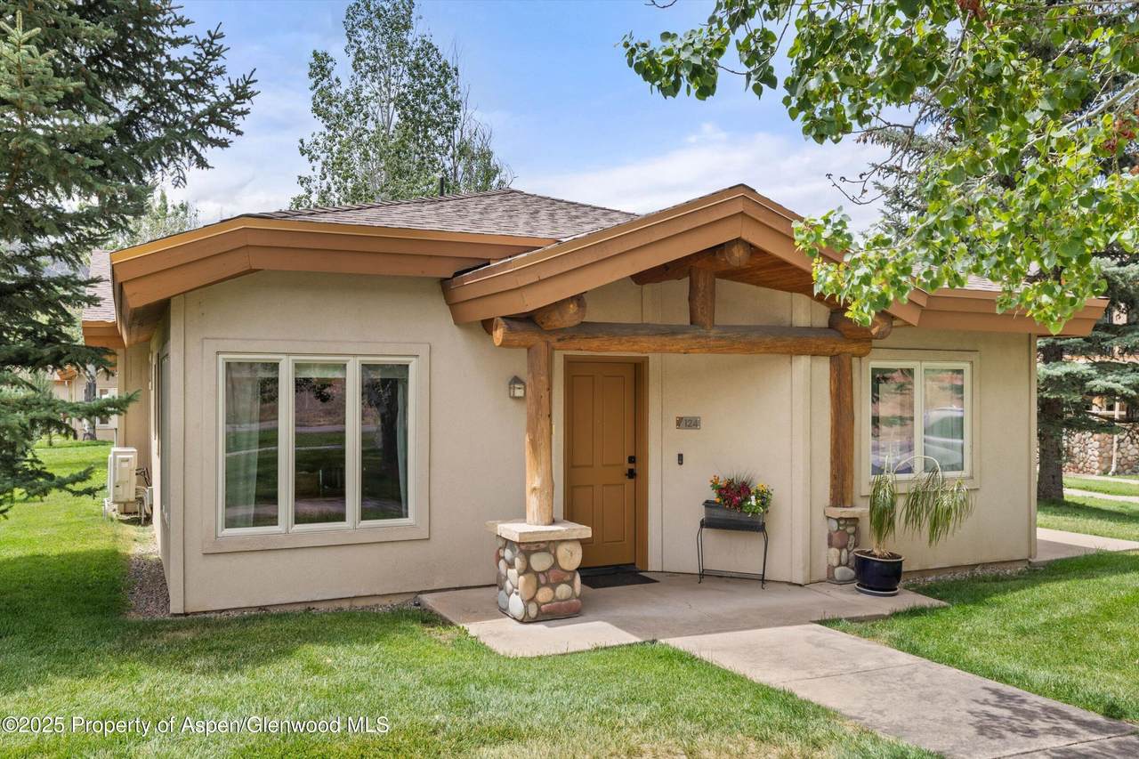 1400 Valley Road - Photo 1
