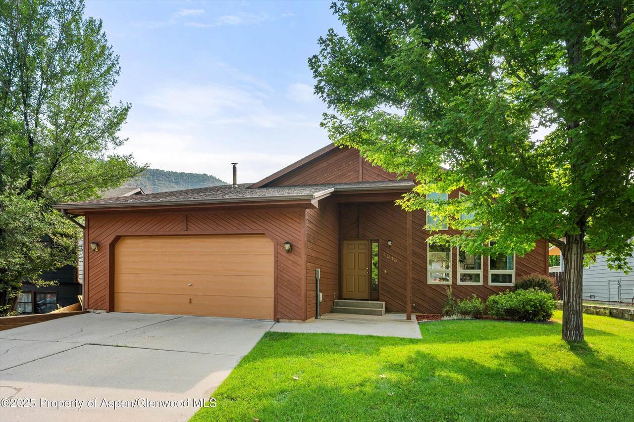 1010 Park West Drive - Photo 1