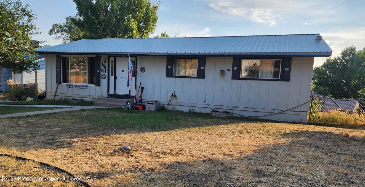 936 Colby Circle - Photo 1