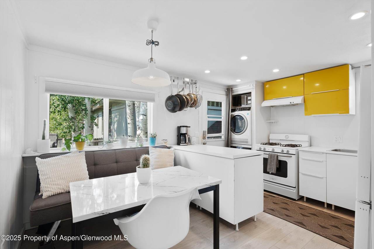 306 Oak Lane - Photo 1