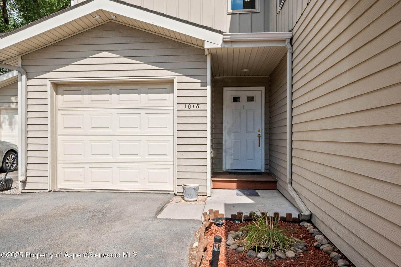 1018 East Avenue - Photo 1