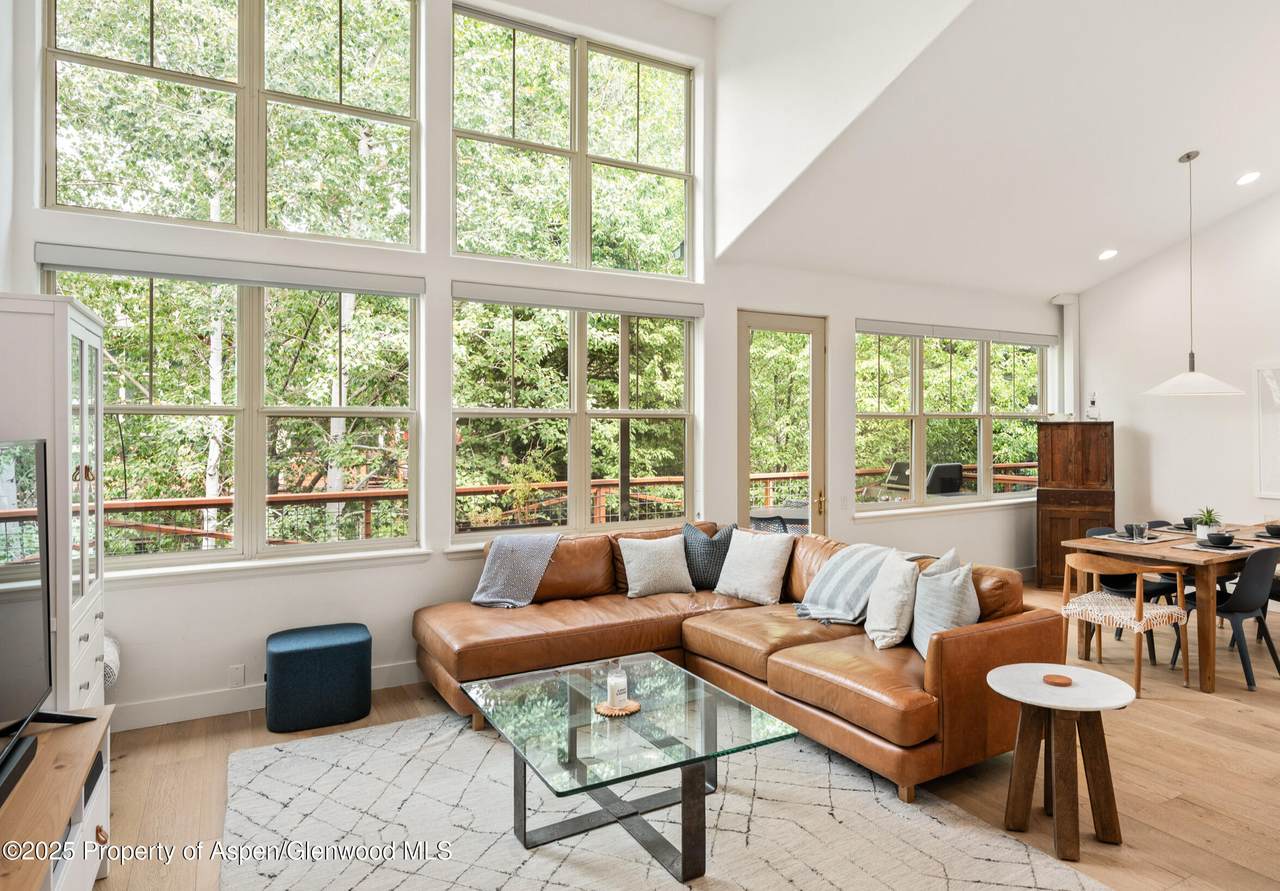 545 Evans Court - Photo 1