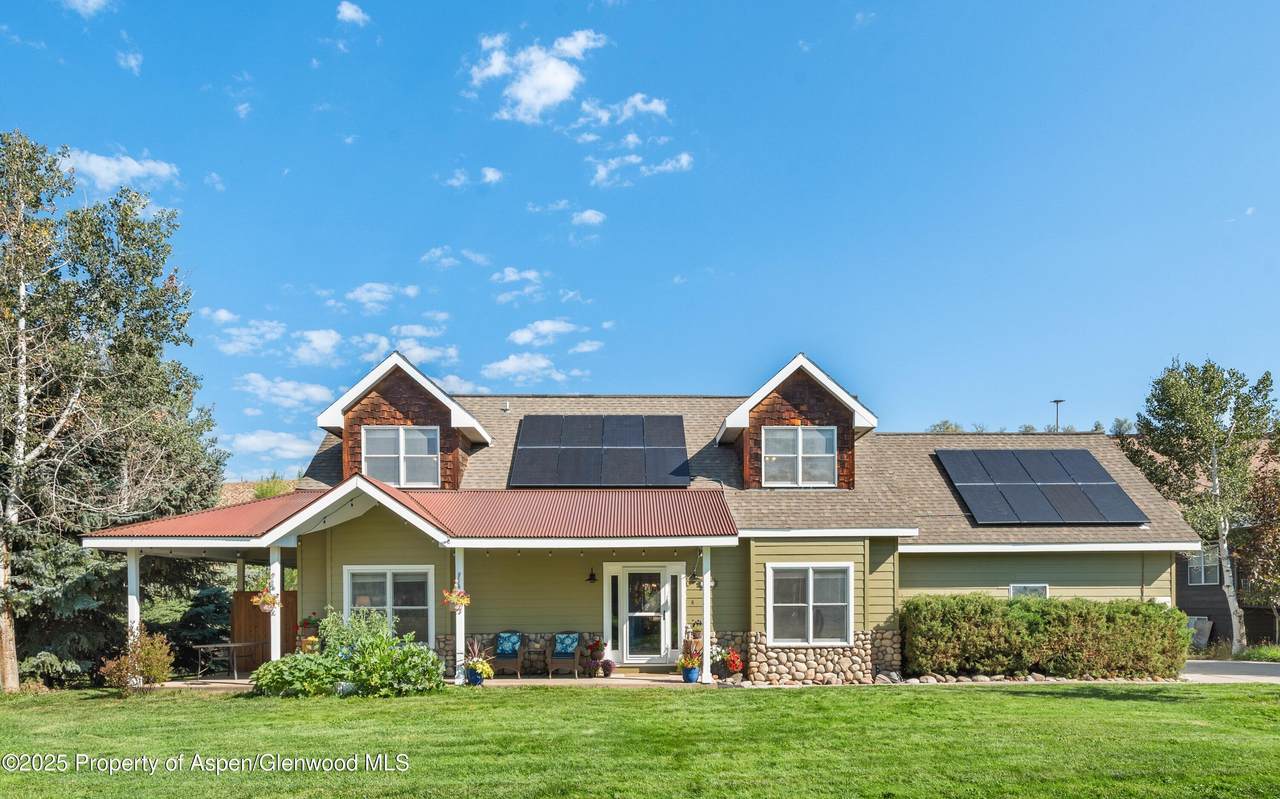 305 Surrey Street - Photo 1