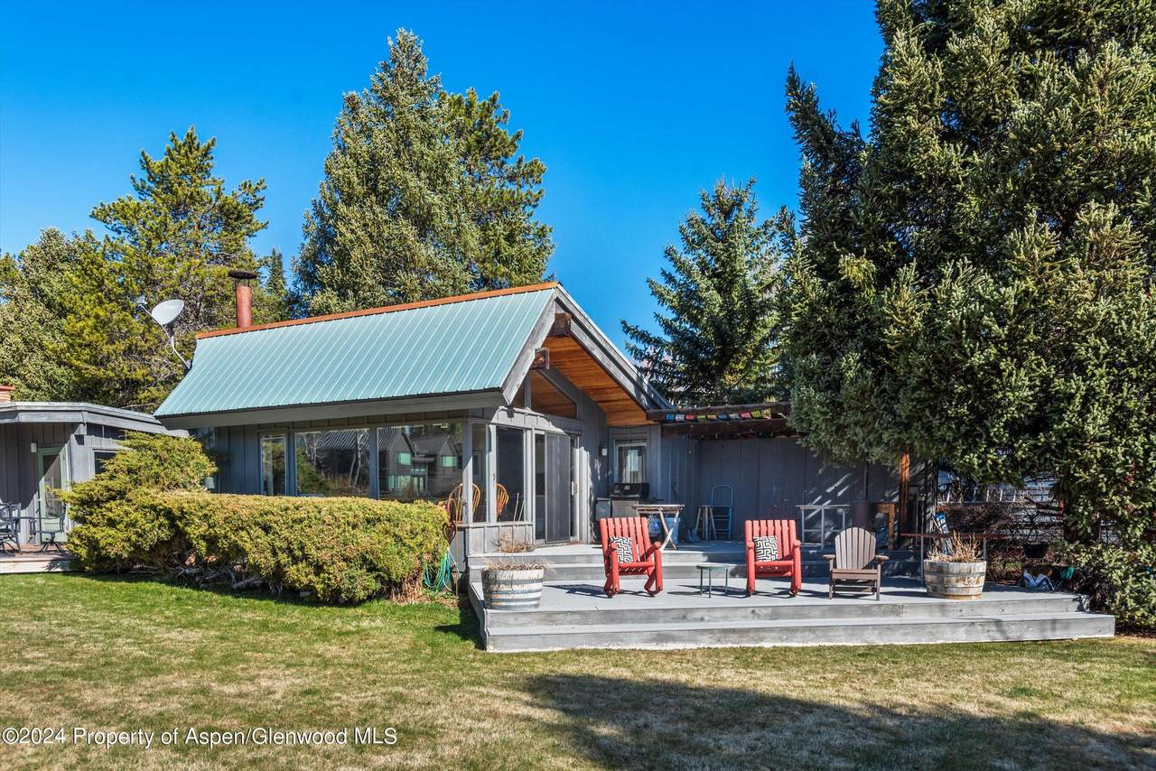 1227 Mountain View Drive - Photo 1