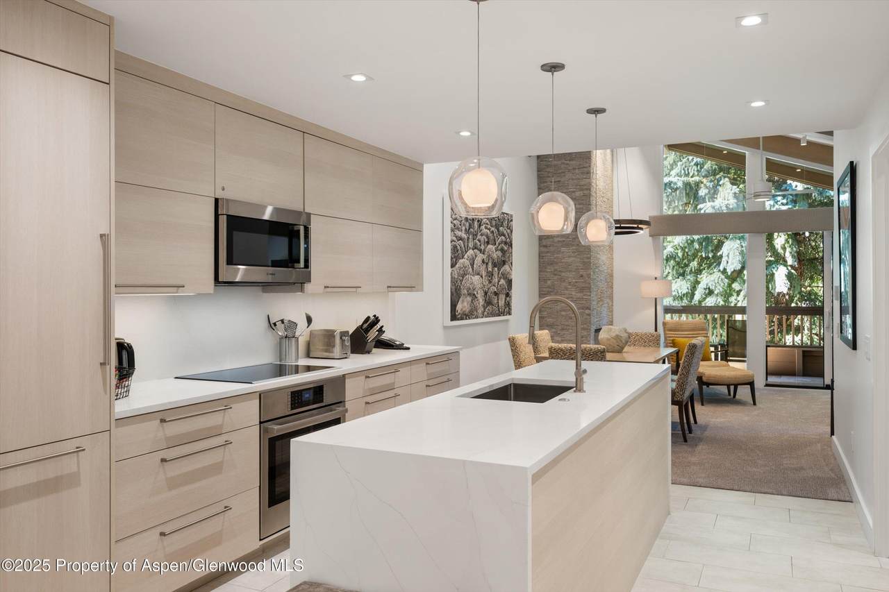 610 West End Street - Photo 1