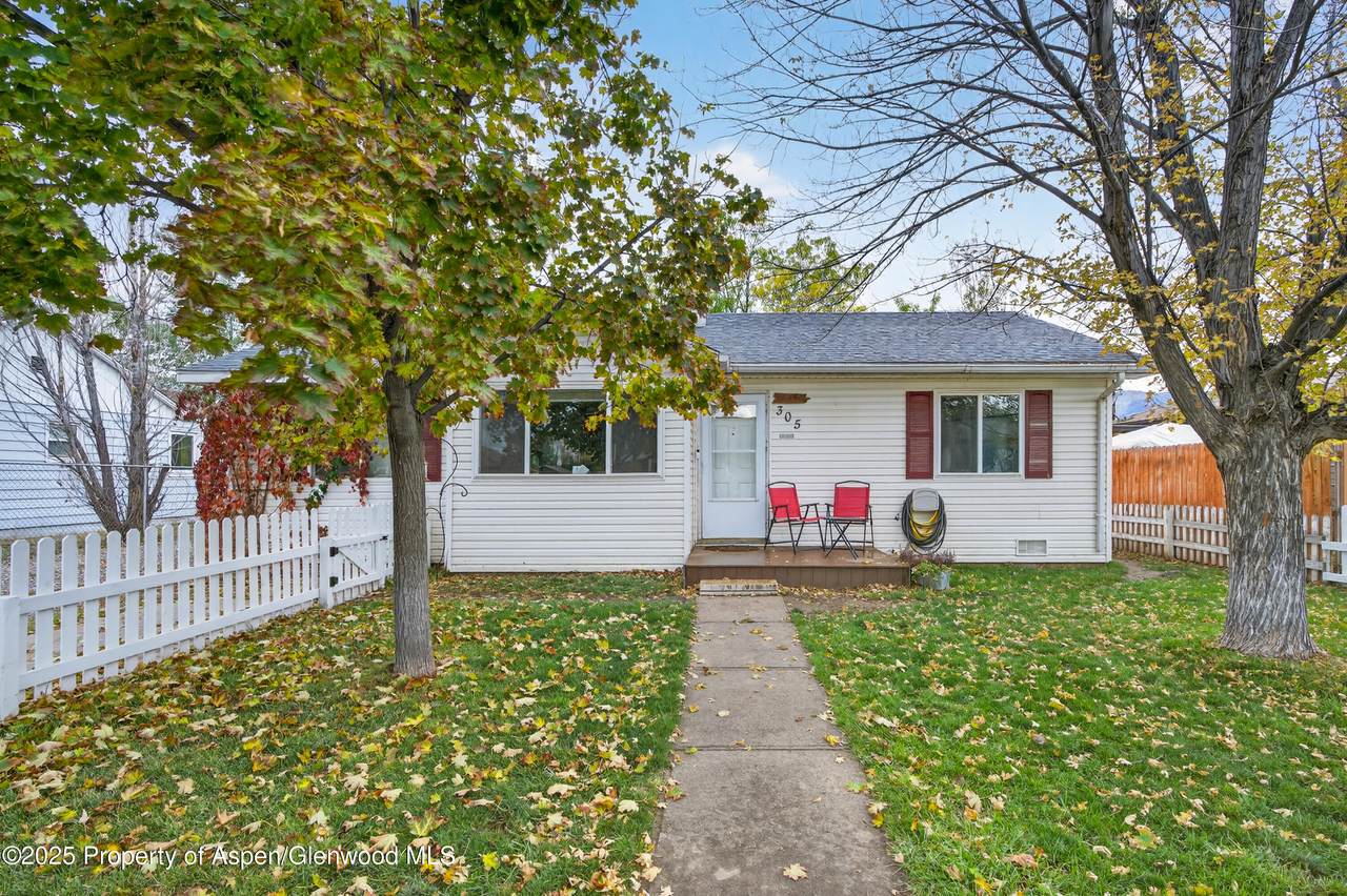 305 Elm Avenue - Photo 1