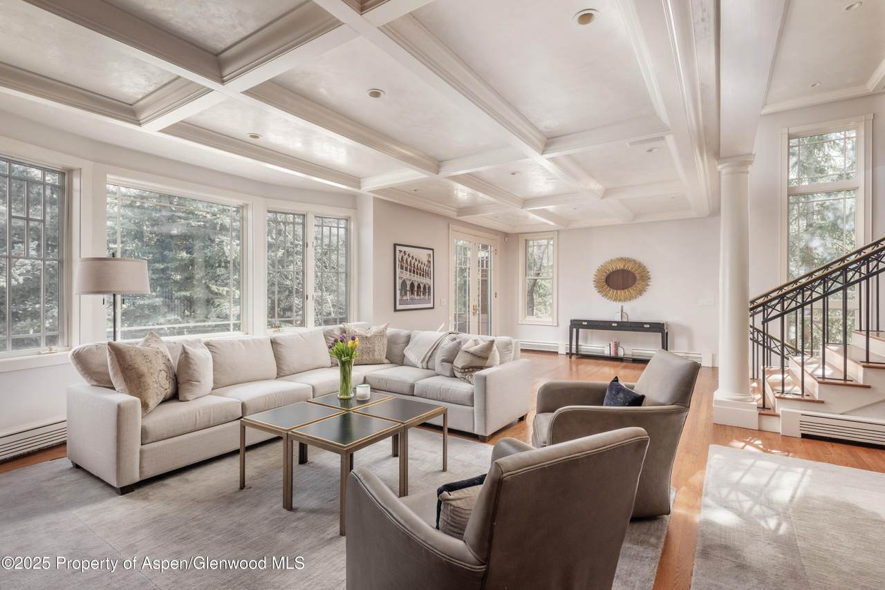 825 Ute Avenue - Photo 1