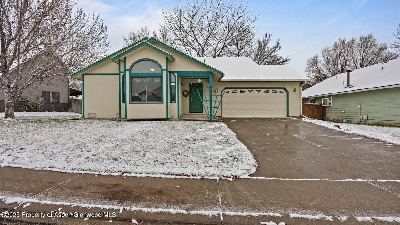 204 Buckthorn Road - Photo 1