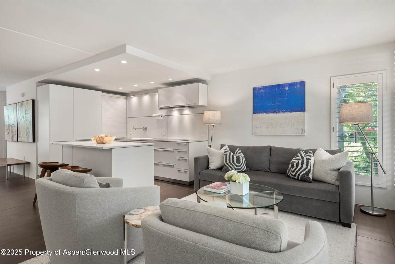 800 Hopkins Avenue - Photo 1