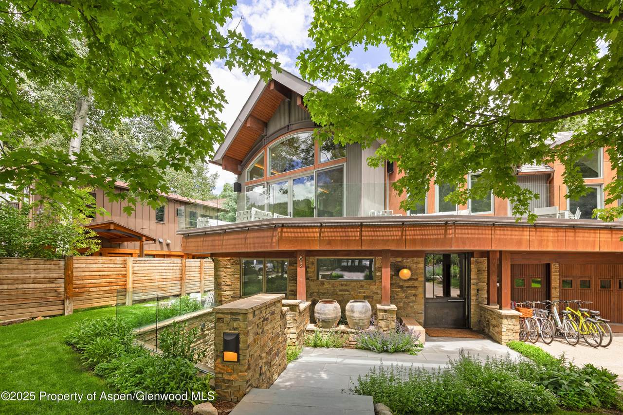 63 Smuggler Grove - Photo 1