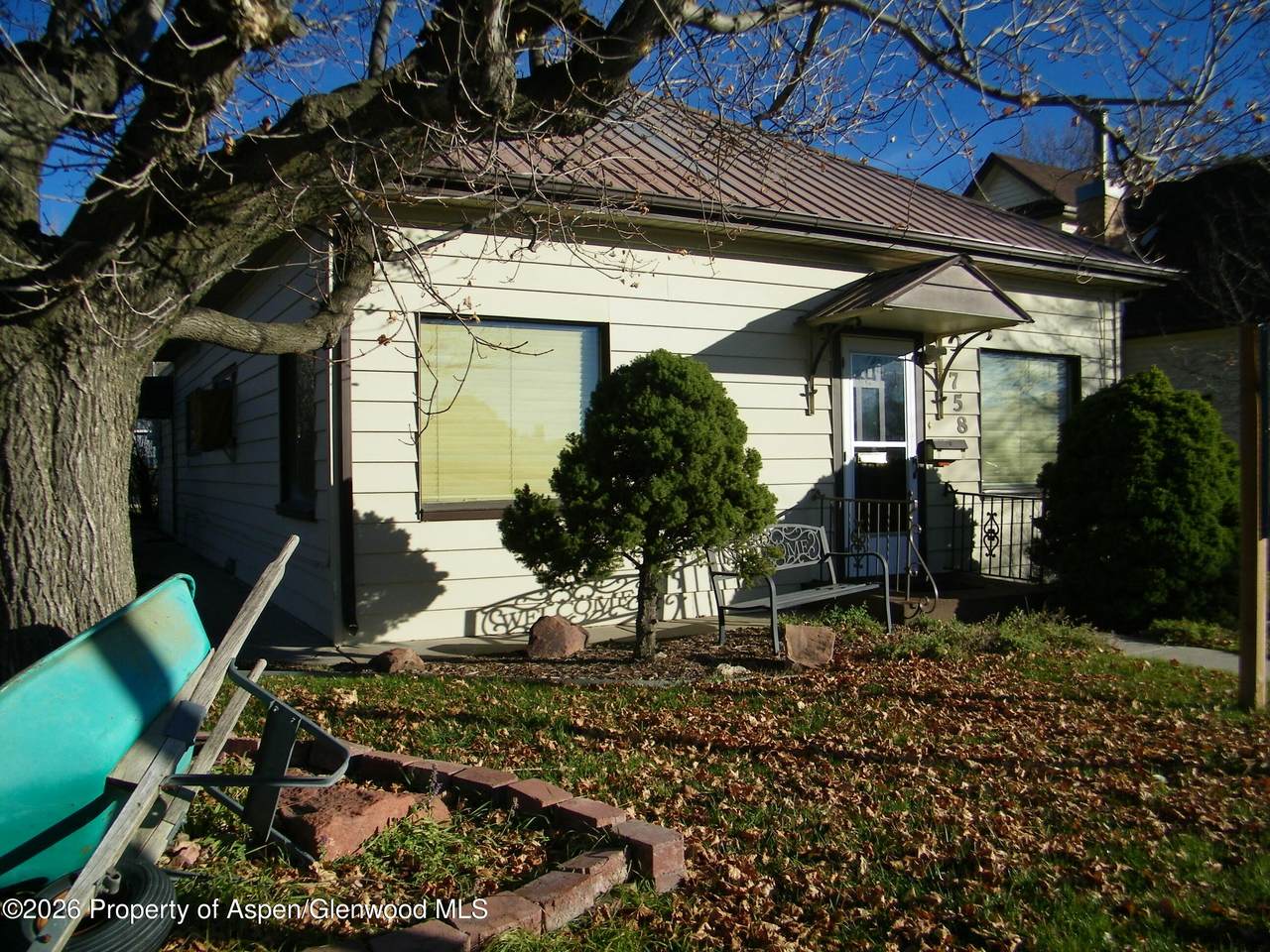 758 Railroad Avenue - Photo 1