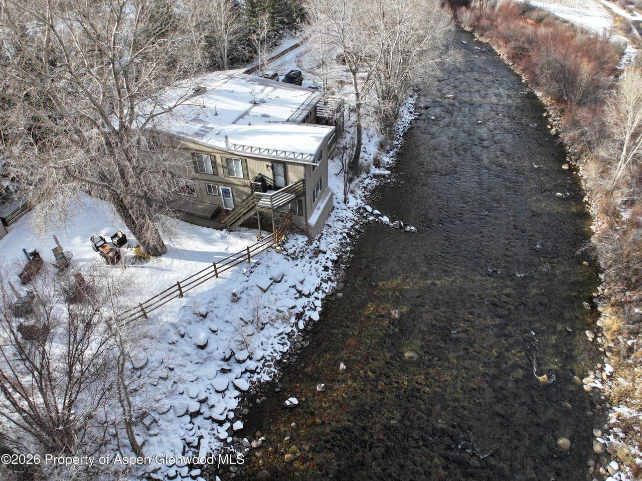 304 Waterview Drive - Photo 1